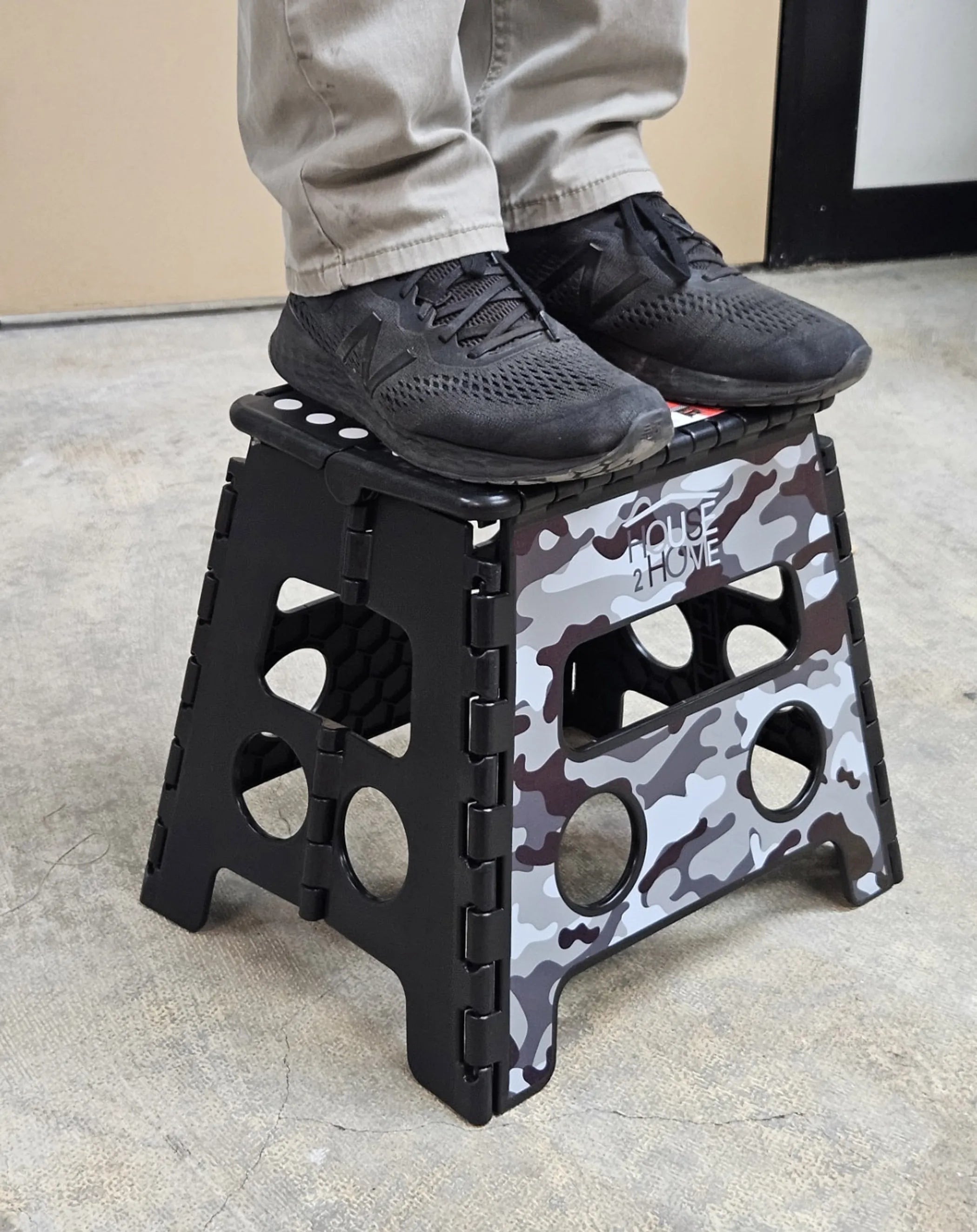 HOUSE 2 HOME  12.5" BLACK CAMOU STEP STOOL WITH PRINTING AND DOT GRIP